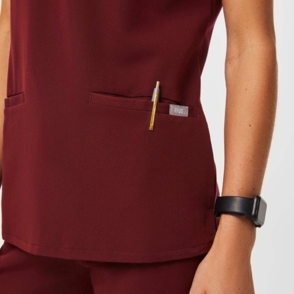 Figs Casma Three-Pocket Scrub‎ Top Burgundy - Picture 4 of 9